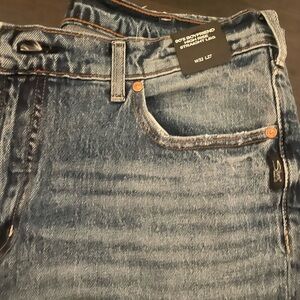 Silver 90’s boyfriend jeans